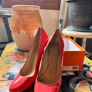 Kate spade strawberry round-toed stilettos